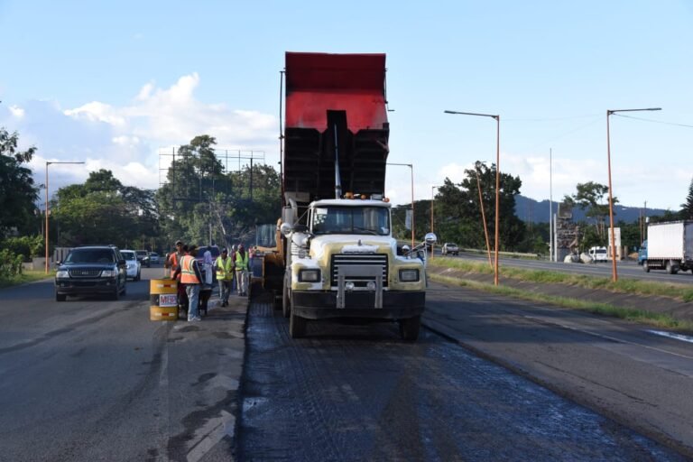 Deligne Ascención afirma que Obras Públicas construye carreteras y avenidas con los parámetros para reducir accidentes de tránsito
